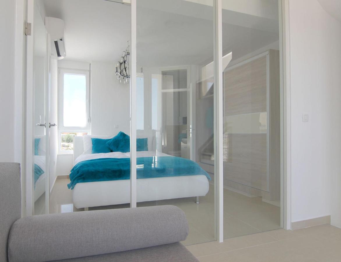 Atrium Blue House *